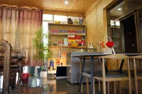 Crescent Moon Spring Zichenju Homestay (Mingsha Mountain and Crescent Moon Spring Scenic Area)