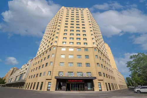 Yining Boyue Shenting Hotel (Baicheng Railway Station) - Bjergudsigt