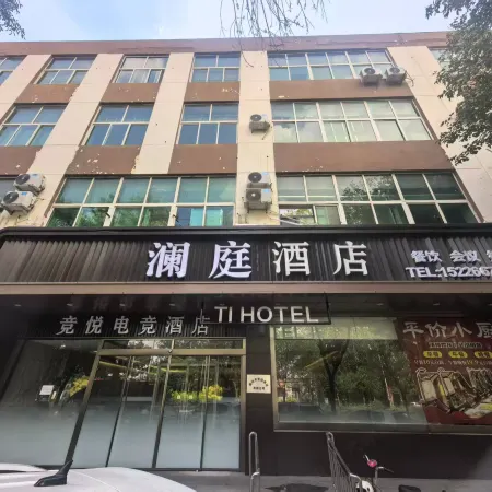 Jingyue E-sports Homestay (People's Park)
