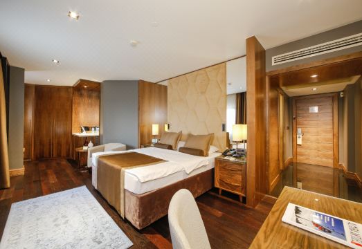 알미라 호텔 부르사 수영장