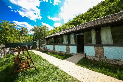 Mountain China Homestay Hotels near Petrified Wood National Geopark