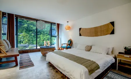 Danzhai Shiqiao Paper Homestay (Shiqiao Ancient Papermaking Cultural Scenic Area Branch) Отели рядом с достопримечательностью «Longjing Ancient Pavilion»