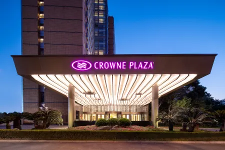 Crowne Plaza Shanghai Fudan Отели рядом с достопримечательностью «Fudan University Handan Road Stadium»