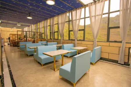 Huatingyunxi Hotle Отели в г. Дэбао