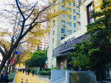 JI Hotel (Shanghai Hailun Road Subway Station) Отели рядом с достопримечательностью «CPC Jiangsu Provincial Committee Former Site (West Gate)»