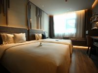 朗丽兹酒店(北京亦庄桥地铁站店) - 高级双床房