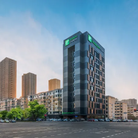 Holiday Inn Express YANGQUAN CITY CENTER by IHG Отели в г. Янцюань