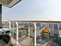 广州FeelHOWS民宿 - 新岸顶层落地窗套间投影大床房