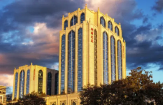 Beijing Xinjiang Plaza Hotel berhampiran CECEC College of Management