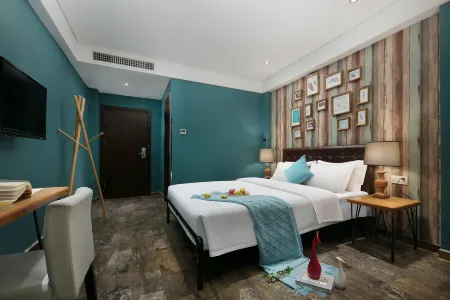 Junfeng Elegant Hotel (Shenqiu North Railway Station) Отели в г. Шэньцю