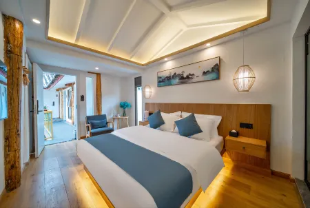 Huashijian Inn (Lijiang Ancient City Mufu Branch)