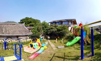 Floral luxury ·1949 Guesthouse(Yunshuiyao Zhongxin Waterwheel)