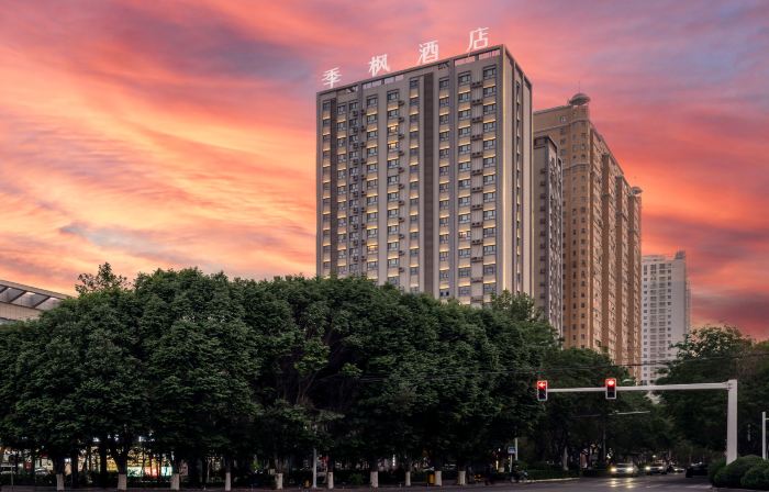 Jifeng Hotel (Korla People's Square)