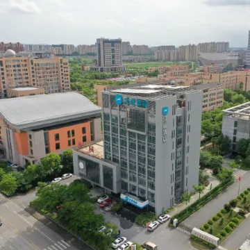 HanTing Hotel (Haiyan Wuyue Plaza)