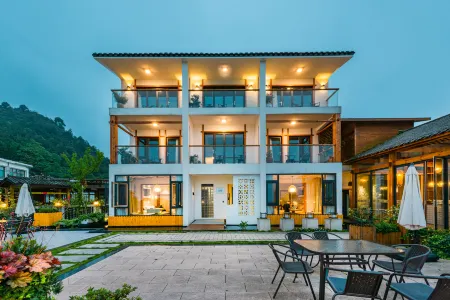 Floral Hotel·Guiyang Xingxiu Hotel Отели рядом с достопримечательностью «Gaopoxiang Passenger Transport Terminal»