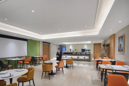 Vienna 3 Best Hotel (Taizhou Qingfeng Community) Отели рядом с достопримечательностью «Huangyan Yongning Park»