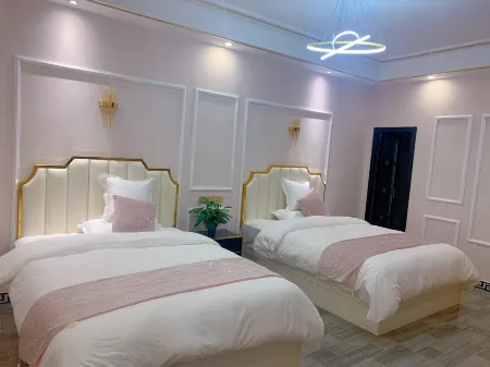 Qilian Huangxuan Homestay Отели в г. Цзюйньлянь
