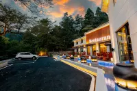 LuShan THE HOTEL V - parkir