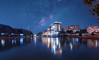 Global Village Elegant Lijiang Hotel (Guilin Two Rivers and Four Lakes Xiangbishan Branch)