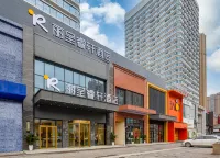 麗呈睿軒飯店（成都蜀都萬達郫縣高鐵站店） 郫縣站附近的飯店