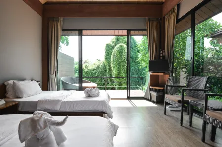 The Grace Amphawa Отели рядом с достопримечательностью «Wat Bang Khae Noi»