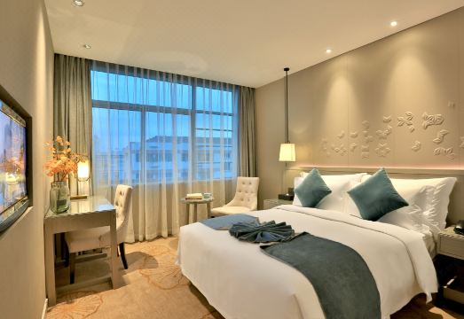 바이랜드 스타 호텔의 조식 (인도식 푸리빵 예상)