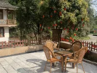 碧峯峽半山雲居民宿 碧峰峡パンダ保護センター周辺のホテル