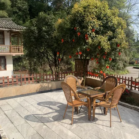 Bifengxia Banshan Yunju Hostel