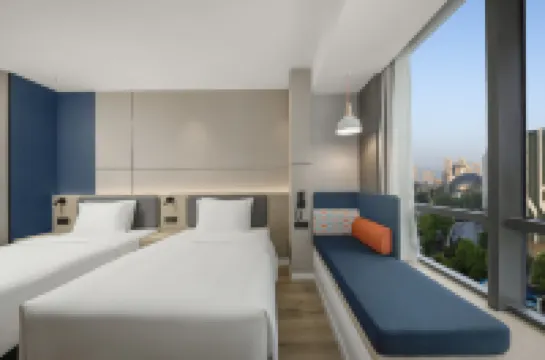 Holiday Inn Express CHONGQING CAIYUN LAKE by IHG Các khách sạn gần Chongqing West Railway Station