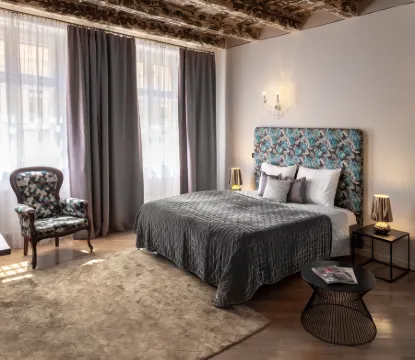 Chateau 9 Apartments by Adrez Отели рядом с достопримечательностью «Пражские куранты»