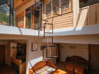 Zhuozhuo Moyuan Homestay Hotel di Danba