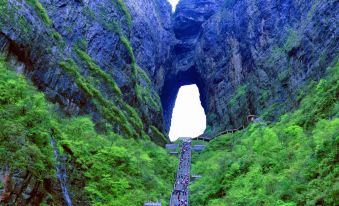 Atour Hotel Zhangjiajie Tianmen Mountain Cableway