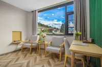 Yingjing Hotel (Lijiang Ancient City Dashuiche Shop)