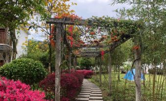 Yingxi Peak Forest Corridor Cuiying Residence