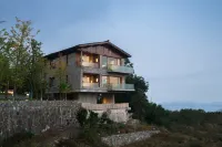 Ma'er Mountain Swallow's Nest · Hill Rest Homestay - Hot Springs