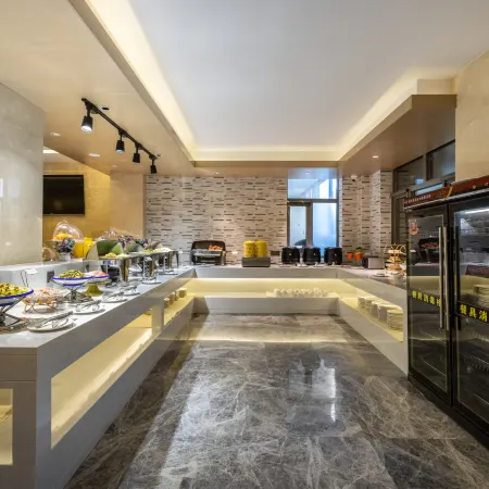 Lavande Hotel Отели рядом с достопримечательностью «Центральная кровавая станция Чжан Цзякоу»