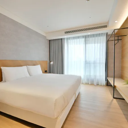 CHECK inn Select New Taipei Sanchong Waterfront Отели рядом с достопримечательностью «Guangfu Gong Temple»
