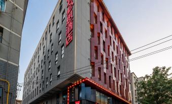 Ibis Hotel (Xi'an Bell and Drum Tower Guangji Street Metro Station)