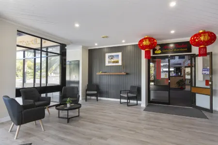 The Wine Vine Hotel Отели в г. Мокулта