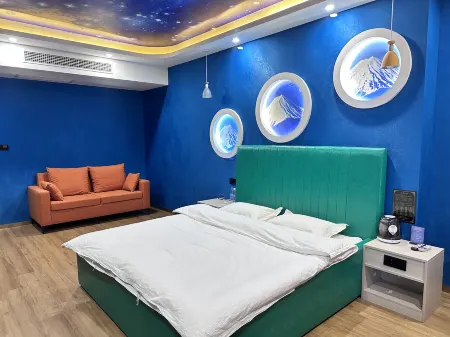 Golden Age Business Hotel Отели рядом с достопримечательностью «Sanchuan Dam»