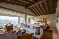 Erzhuo Valley, Furong Town · Dieyunjian Hotel a Guzhang