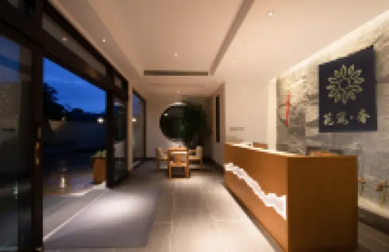 Floral Lux Hotel·Heyuan Hotel