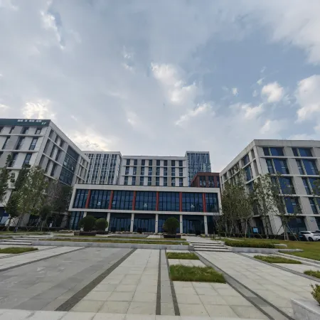 Dalian Yanyu Apartment (Suoyuwan Football Stadium)