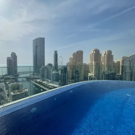 Dubai Marina Walk Gem Modern Apt with Pool & Gym access, Steps to Beach & Metro
