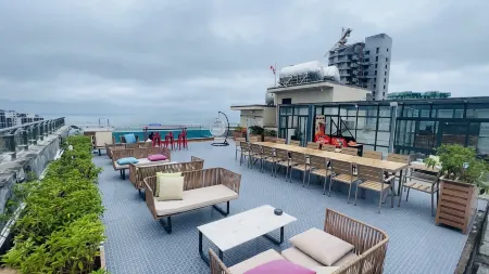 Xunliao Bay Shanhai Jian Sky Pool Hotel Отели рядом с достопримечательностью «Jinyintan Beach»