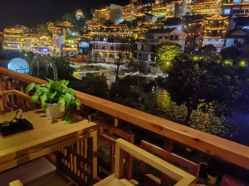 Wenxi Lanyue Homestay (Furong Town Waterfall Branch) Hotel di Yongshun