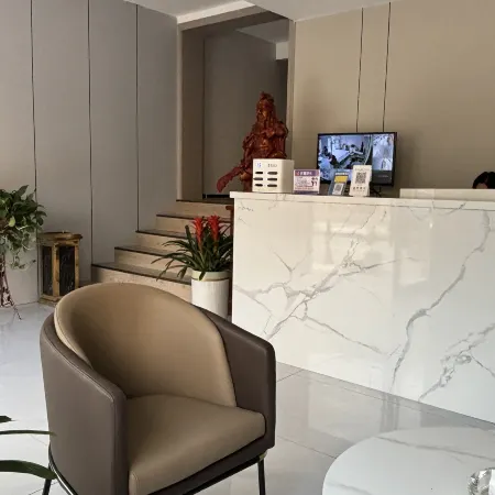 Qiqi Hotel (Longnan High-Speed Railway Station First People's Hospital) Отели в г. Луннань