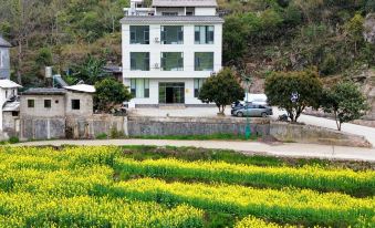 Luoping Shanshui Courtyard