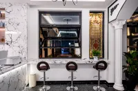 Qingfeng Zhi Yao Homestay (Liuxing Street) Hotel di Yining