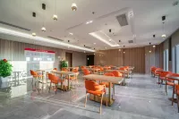Hangzhou Yifeng Hotel (Grand Canal Hanggang Park Wujiajiao Port Subway Station) - 마운틴 뷰